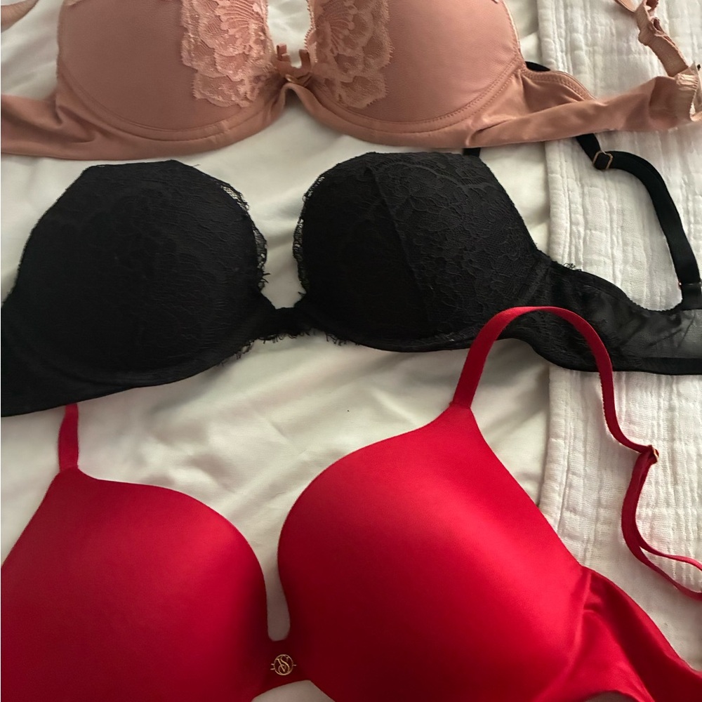 2 Victoria’s Secret and 1 Chantelle bra 32C